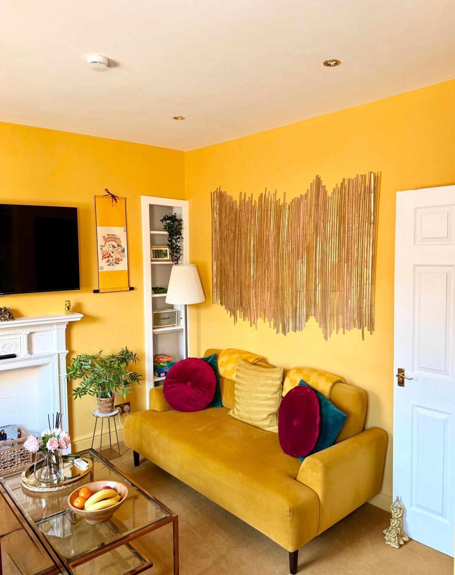 Chinatown Apartment *